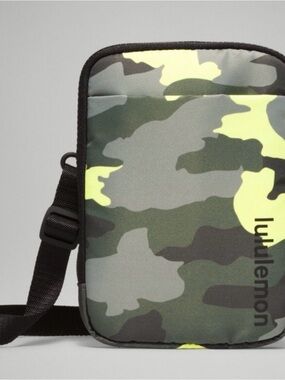 lululemon camo crossbody bag Everywhere Belt Bag, 1L (Fragment Jacquard Black Deep Coal) Clothing & Accessories phone moments Lululemon Lululemon Belt Bag Crossbody